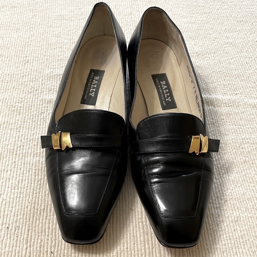 Bally Vintage Women’s Black Leather Square Toe Loafers. Size 7M. P/3/A1454